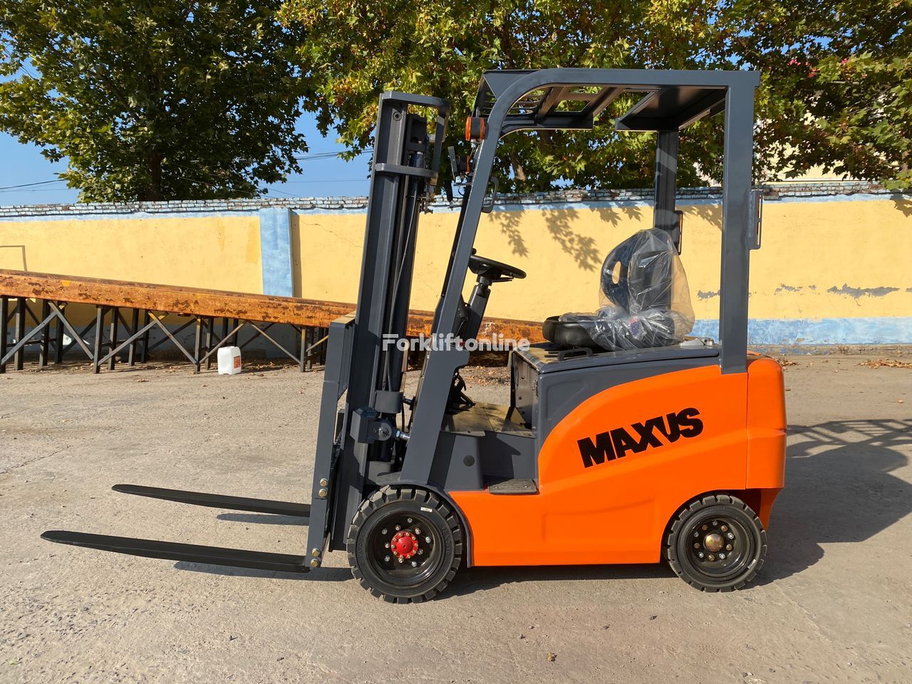 新电动叉车 Heli MAXUS 1600
